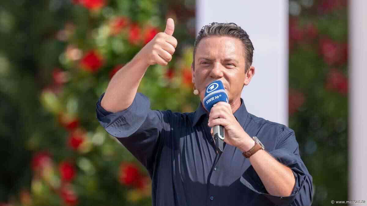 Stefan Mross filmt bei eigener Show heimlich backstage: Plötzlich kommt es zum intimen Kuss
