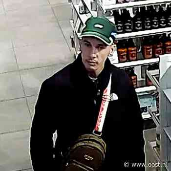Man met opvallende pet steelt voor 2500 euro parfums in Oldenzaal