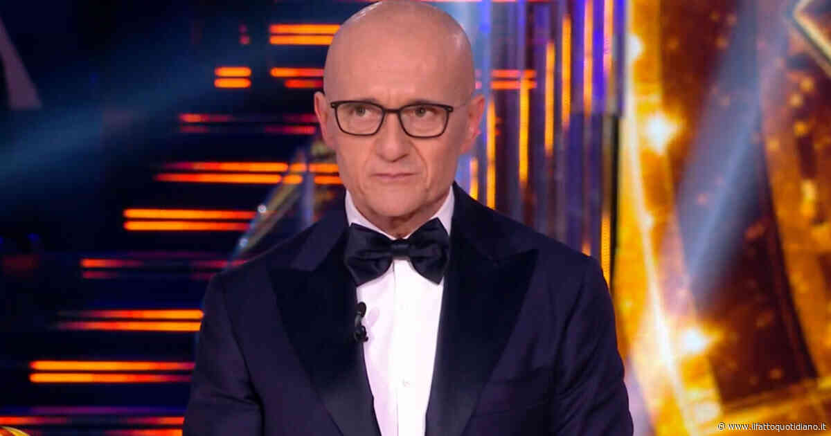 Alfonso Signorini rompe il silenzio: “Non mi considero un santo ma c’è stata un’omofobia mostruosa. Cosa mi ha fatto più male? Il silenzio e l’ipocrisia di persone che si professavano fratelli e amici”