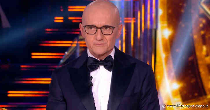 Alfonso Signorini rompe il silenzio: “Non mi considero un santo ma c’è stata un’omofobia mostruosa. Cosa mi ha fatto più male? Il silenzio e l’ipocrisia di persone che si professavano fratelli e amici”