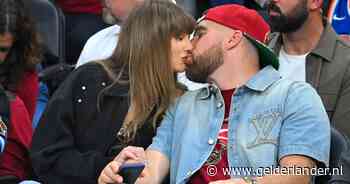 Van Chanel tot Versace: dit droegen de bruiloftsgasten van Taylor Swift en Travis Kelce