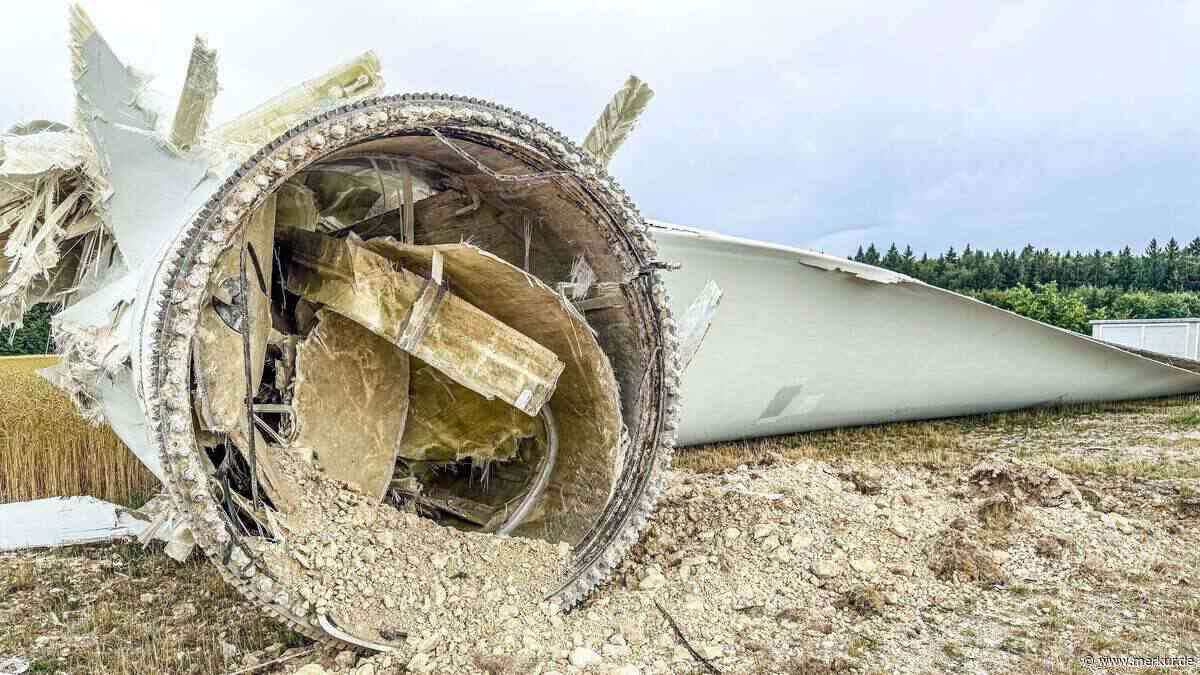 Bei Aalen stürzt ein tonnenschwerer Windrad-Flügel ab