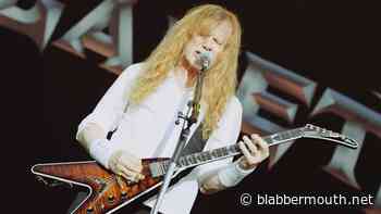 DAVE MUSTAINE Teases 'F***ing Massive' MEGADETH Announcement: 'It's Out Of This World'