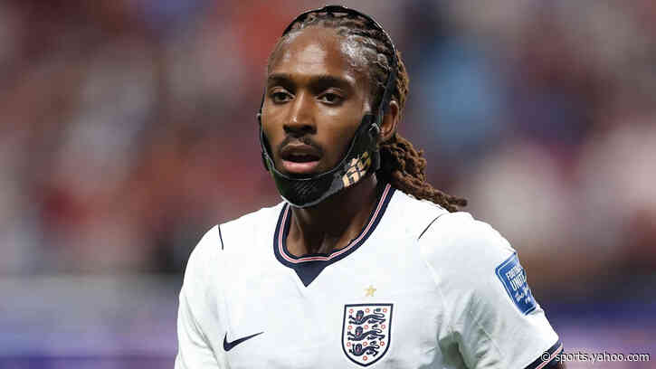 Spence muscle problem adds to England right-back concerns