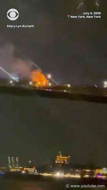 Fire breaks out on Brooklyn Bridge during Fourth of July fireworks display #shorts