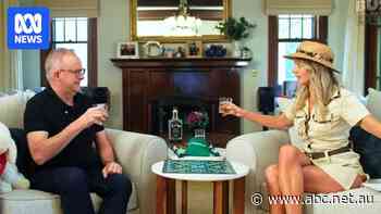 PM apologises for saying he would shag Kylie Minogue during podcast game