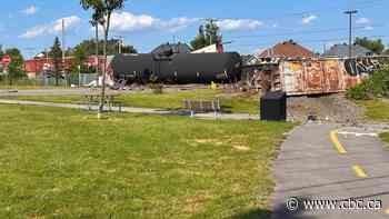 Train derails in Repentigny, Que., police say no injuries