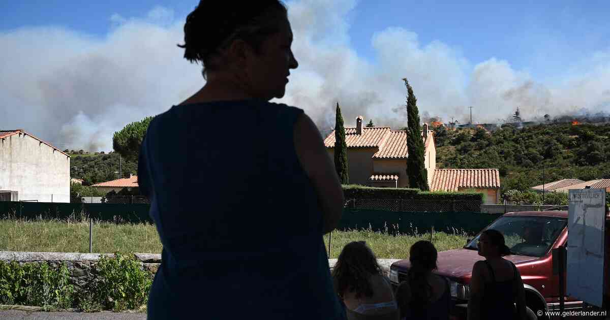 Bosbranden Zuid-Frankrijk leiden tot massale evacuaties, Tour de France past etappe aan