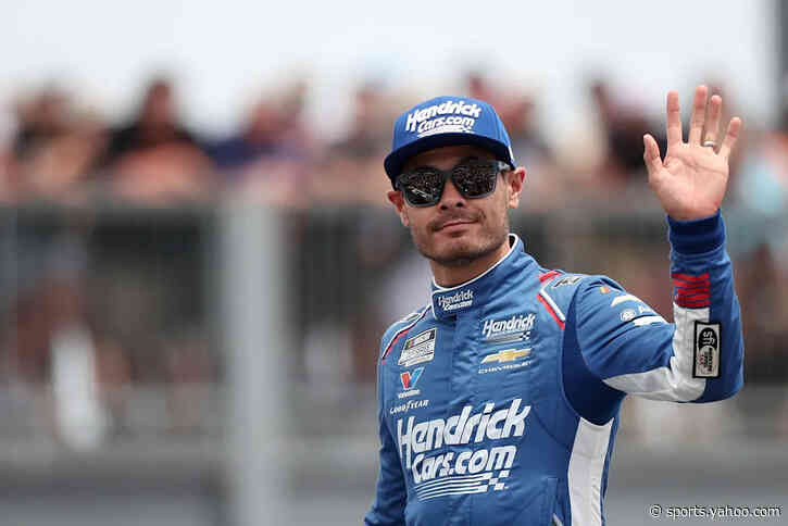 Kyle Larson, NASCAR defending champion, gets stuck in grass at Chicagoland