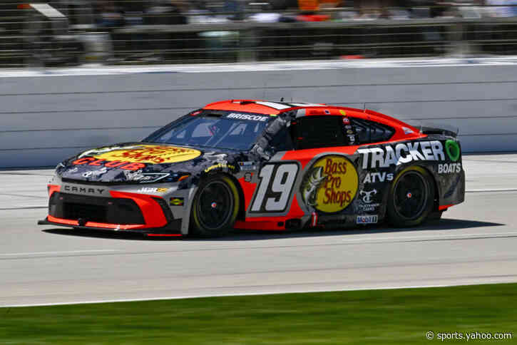 Chase Briscoe Breaks Through at Chicagoland, Holds Off Christopher Bell for First Win of 2026