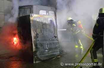 FW Celle: Mehrere Kleintransporter brennen in Westercelle