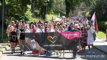 „Liebe ist kein Trend“: 300 Menschen demonstrieren beim Christopher-Street-Day in oberbayerischer Stadt