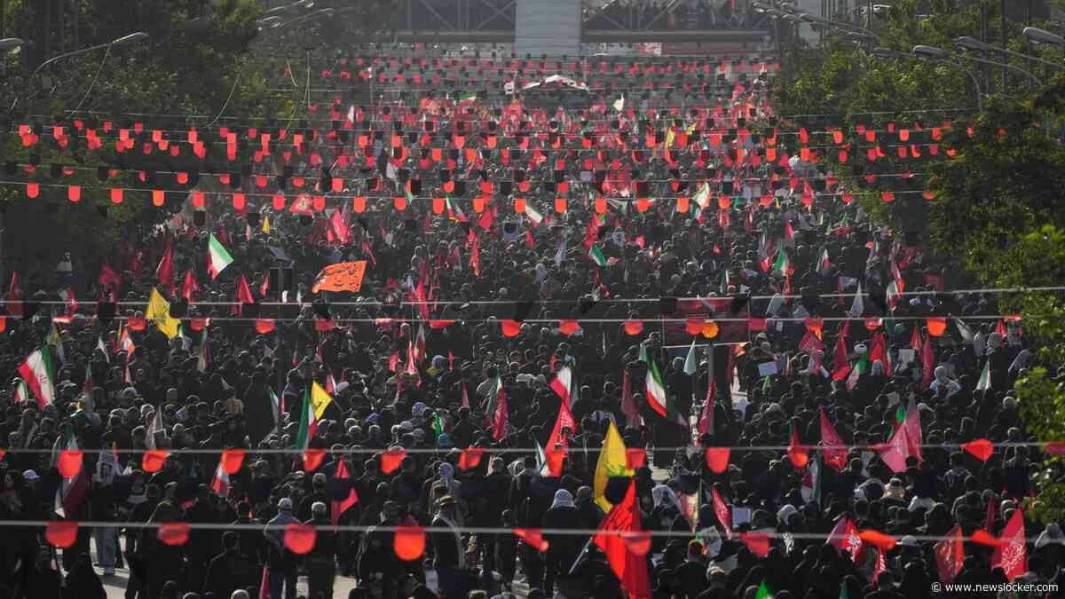 LIVE | Begrafenisstoet Ali Khamenei van start gegaan in Teheran