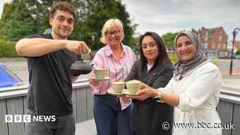'Tea-total' take on pub crawl swaps booze for brews