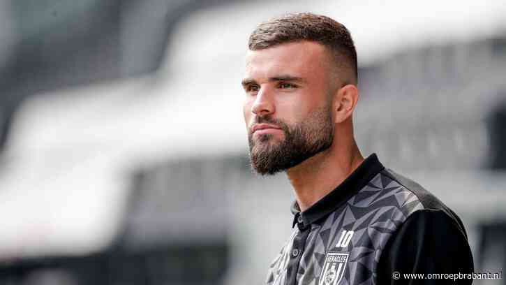 Voetballer Rai Vloet vindt nieuwe club in Zuid-Afrika na vrijlating uit cel