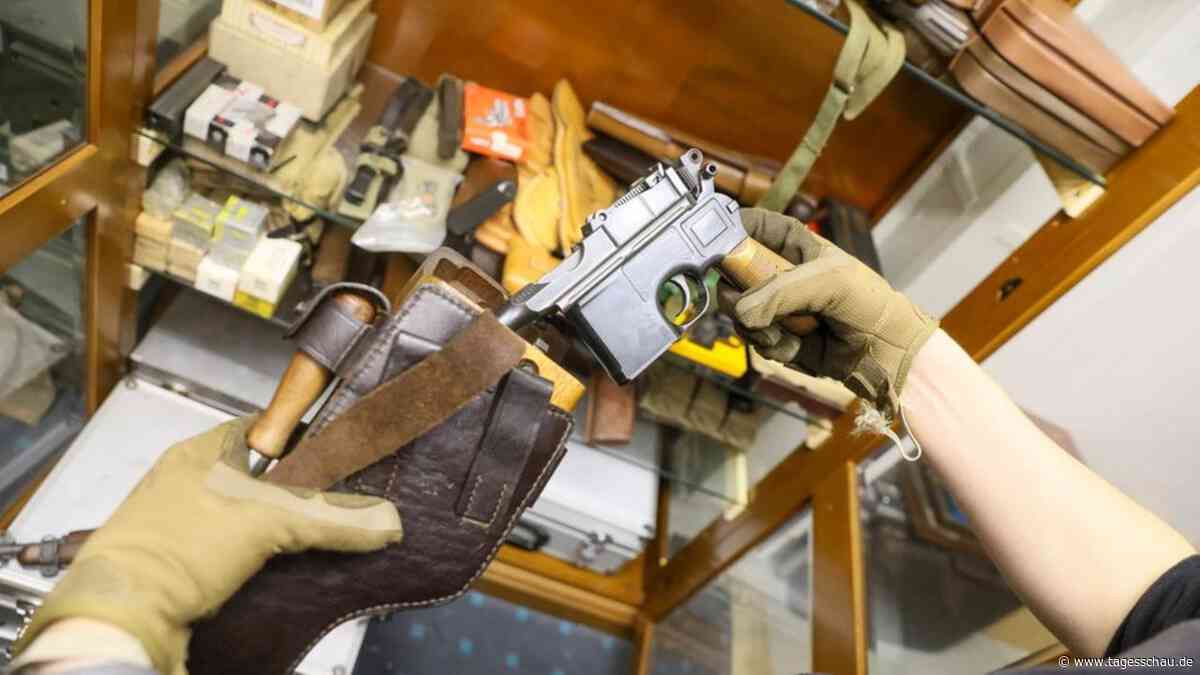 Prozess um gefundenes Kriegswaffenarsenal in Remscheid startet