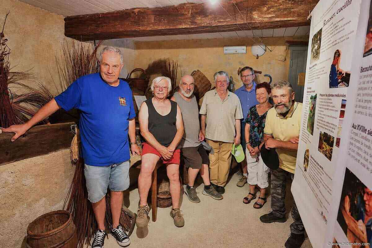Les bénévoles de la Sauvegarde du patrimoine historique de Trigance aux petits soins du patrimoine durant tout l’été