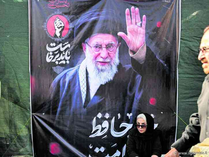 Teheran, i cori della piazza pro-Khamenei: "Morte a Trump e Bibi"