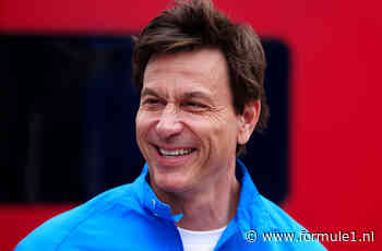 Toto Wolff verdedigt FIA-besluit na controversieel slot Britse GP: ‘Al had ik dit liever in Abu Dhabi 2021 gezien’