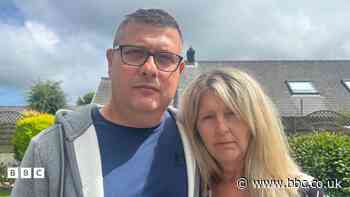 Gwrthod iawndal eto i ddyn wariodd £500,000 i brofi ei fod yn ddieuog