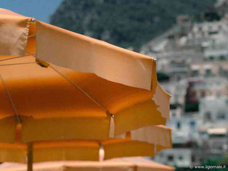 "Impara a comportarti". Morto il 37enne accoltellato in spiaggia a Savona. Caccia all'aggressore