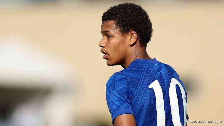 Chelsea tie up teenage midfielder Nicoll-Jazuli