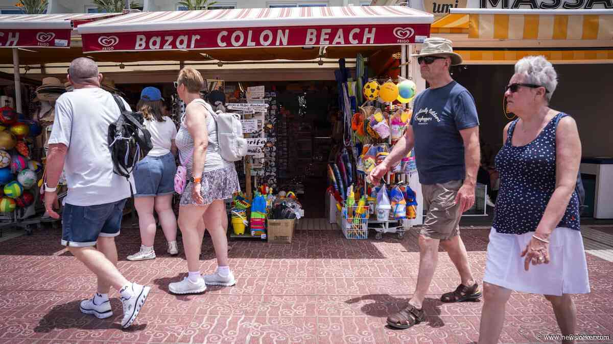 Massatoerist laat zich niet afschrikken door hitte en gaat 'gewoon' naar Spanje