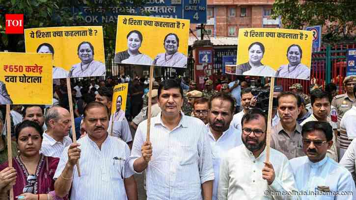 'Accused allowed to flee': AAP protests over Delhi's 'Rs 650 crore health scam'