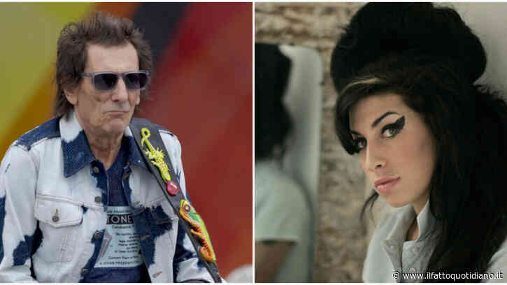 “Lei mi chiedeva ‘che faccio?’ e io le ho detto ‘tutti sanno che nella bottiglietta hai la vodka. Rimettiti in sesto e sali sul palco”: così Ronnie Wood a Amy Winehouse