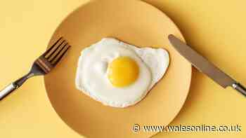 Fried eggs will taste much better if you do 1 easy step before cooking