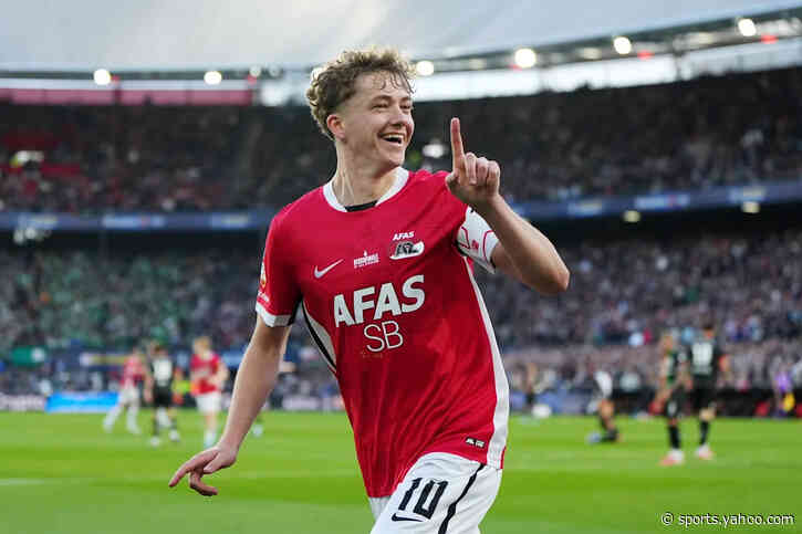 PSV set to strengthen bid to retain title with signing of AZ Alkmaar midfield star