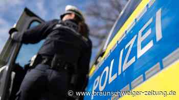 Feuer in Stederdorf: Polizisten bringen Hausbewohner ins Freie
