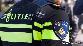 Politie houdt fietser (17) zonder licht staande en vindt vuurwapen in nektasje