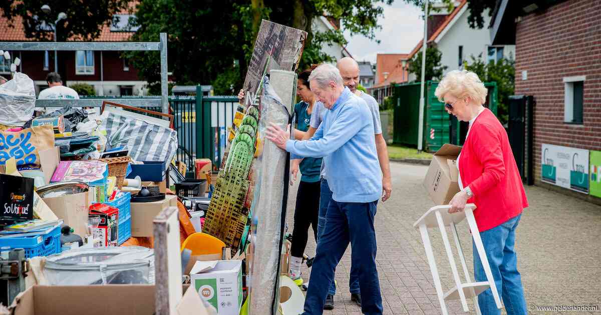 Bezoekers rennen het terrein op bij deze populaire rommelmarkt: ‘Let alsjeblieft op de mensen om je heen’