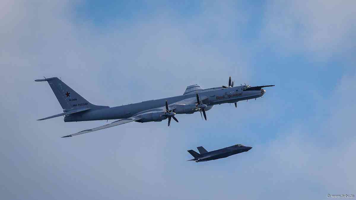Instrument zur U-Boot-Jagd: Russischer "Seebär" wirft Sonarbojen nahe britischem Träger ab