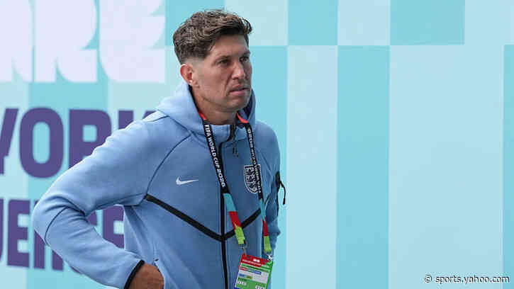 Push to sign Stones but avoid Openda? Free agents and who to steer clear of