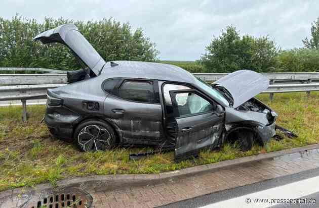 POL-STD: Einbruch in Himmelpfortener Vereinsheim und Kindertagesstätte, Mehrere Fälle von Betrug an der Haustür in Buxtehude, Ford Capri bei Unfall auf der Autobahn 26 total beschädigt