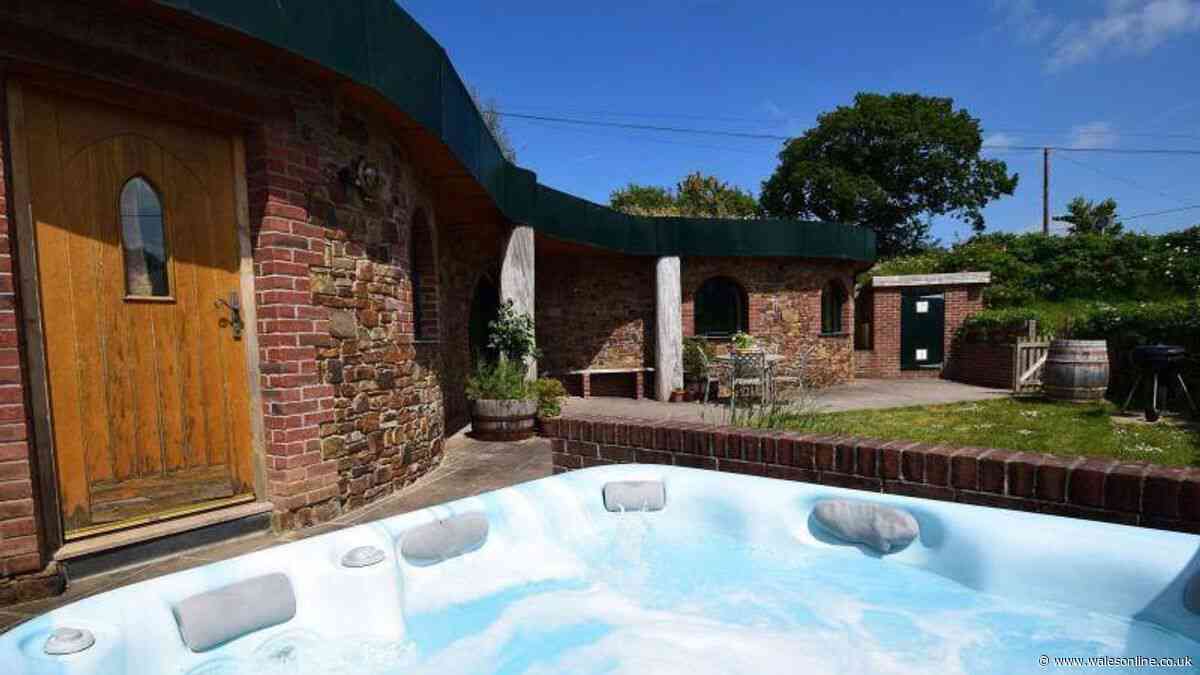Unique hobbit-themed holiday cottage in Devon close to the beach with a private hot tub