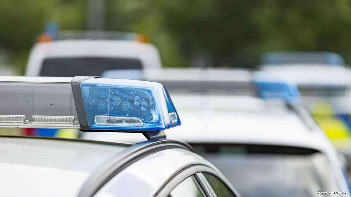 Tödlicher Verkehrsunfall in Bayern – Straße muss stundenlang gesperrt werden