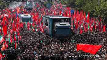 Trauerprozession für Chamenei in Teheran