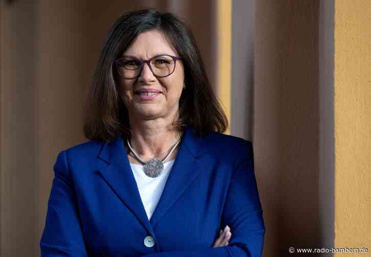 Aigner: Demokratie gegen Feinde verteidigen