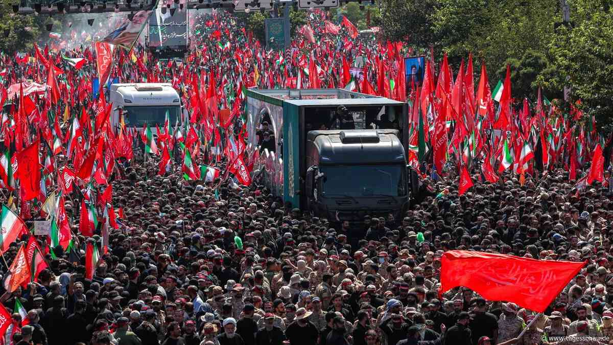 Trauerprozession für Chamenei in Teheran