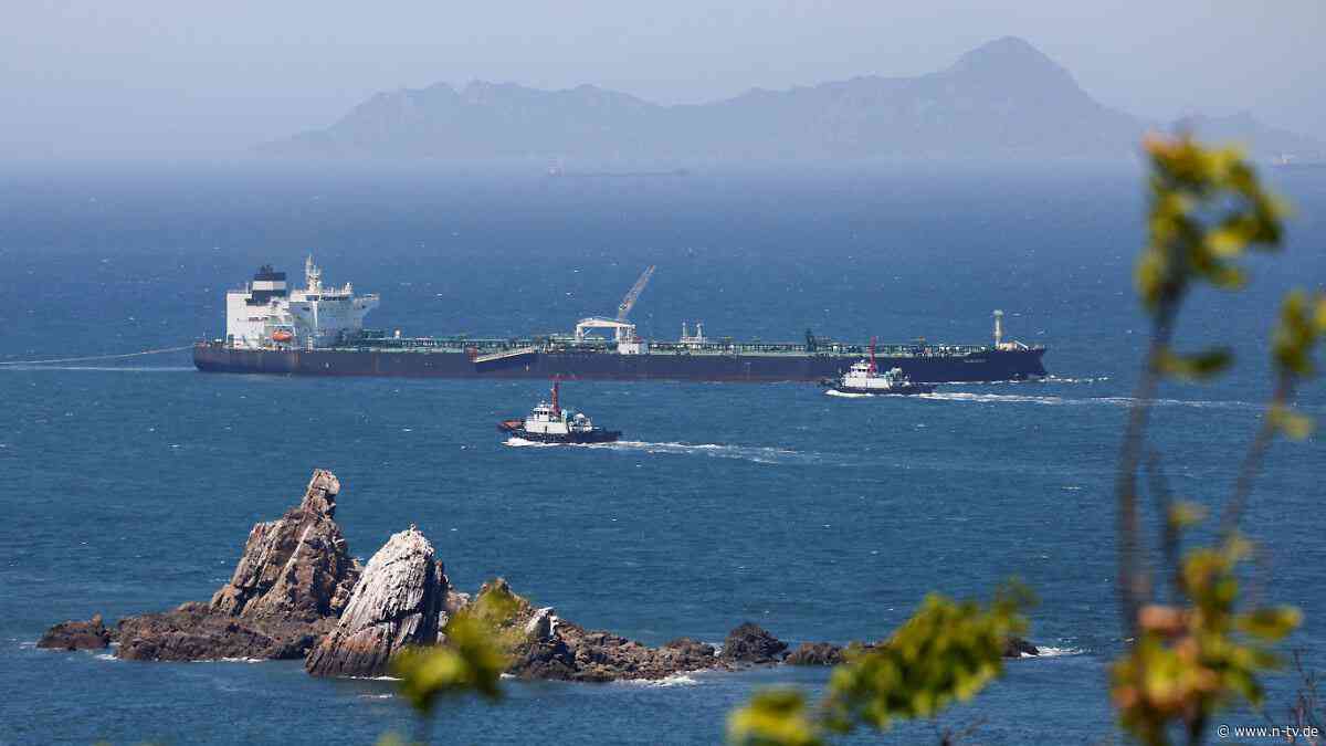 Reederei kaufte über 100 Tanker: Schattenflotte transportierte arabisches Öl im Dunkeln durch die Straße von Hormus