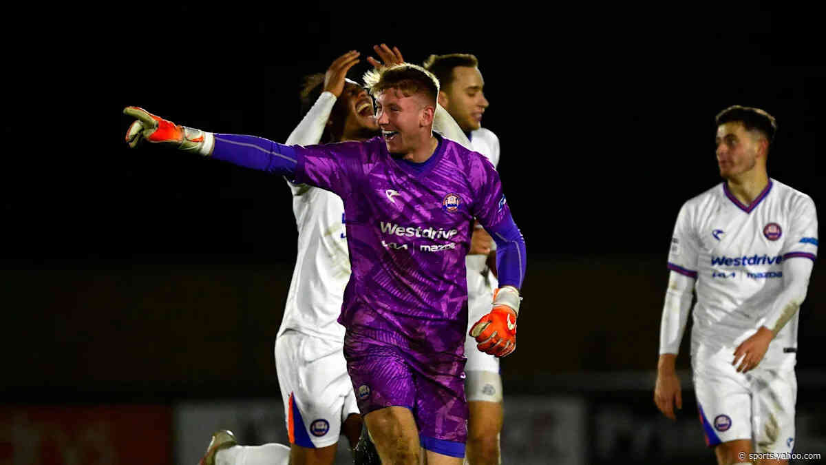 Port Vale sign West Ham keeper Terry on loan