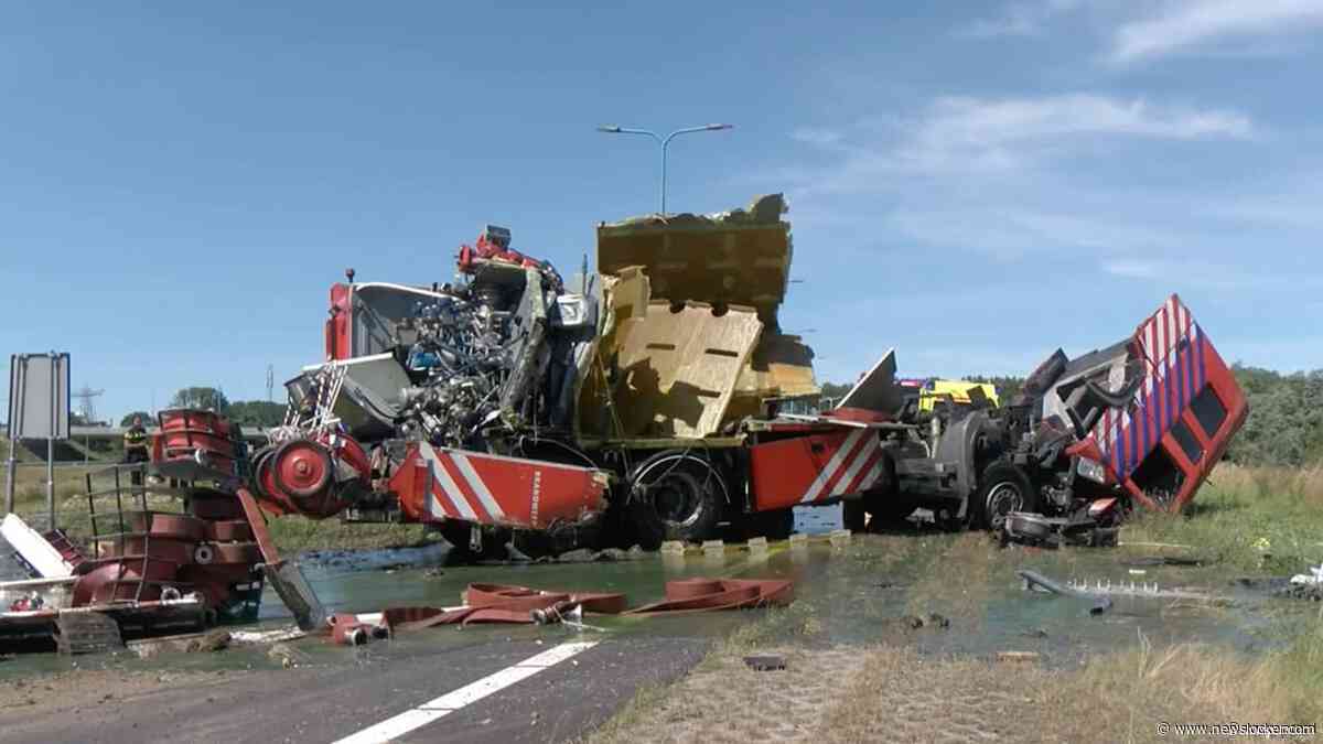 Brandweerwagen breekt in stukken en raakt van de weg in Zeeland, één gewonde