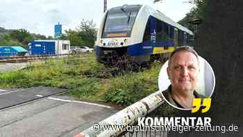 Bahnübergang Grünewaldstraße: Neues Plakat weckt trügerische Hoffnung