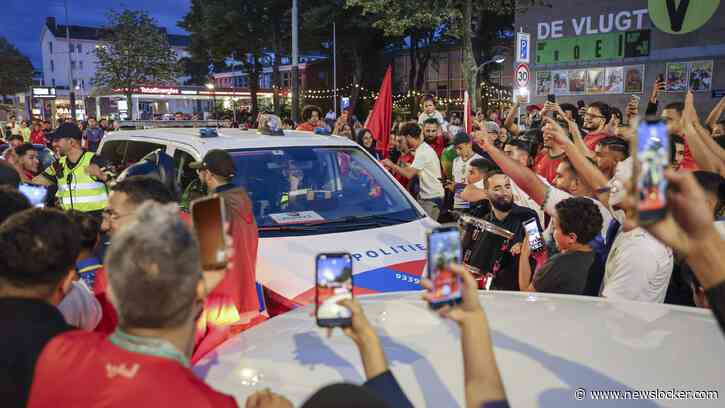 ME-commandant Amsterdam over vrij spel Marokko-fans en niet ingrijpen van politie: ’Als je gaat handhaven, wordt het oorlog’