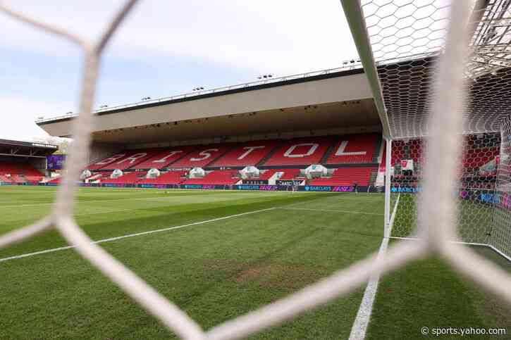 Bristol City sign Hearts midfielder Shore