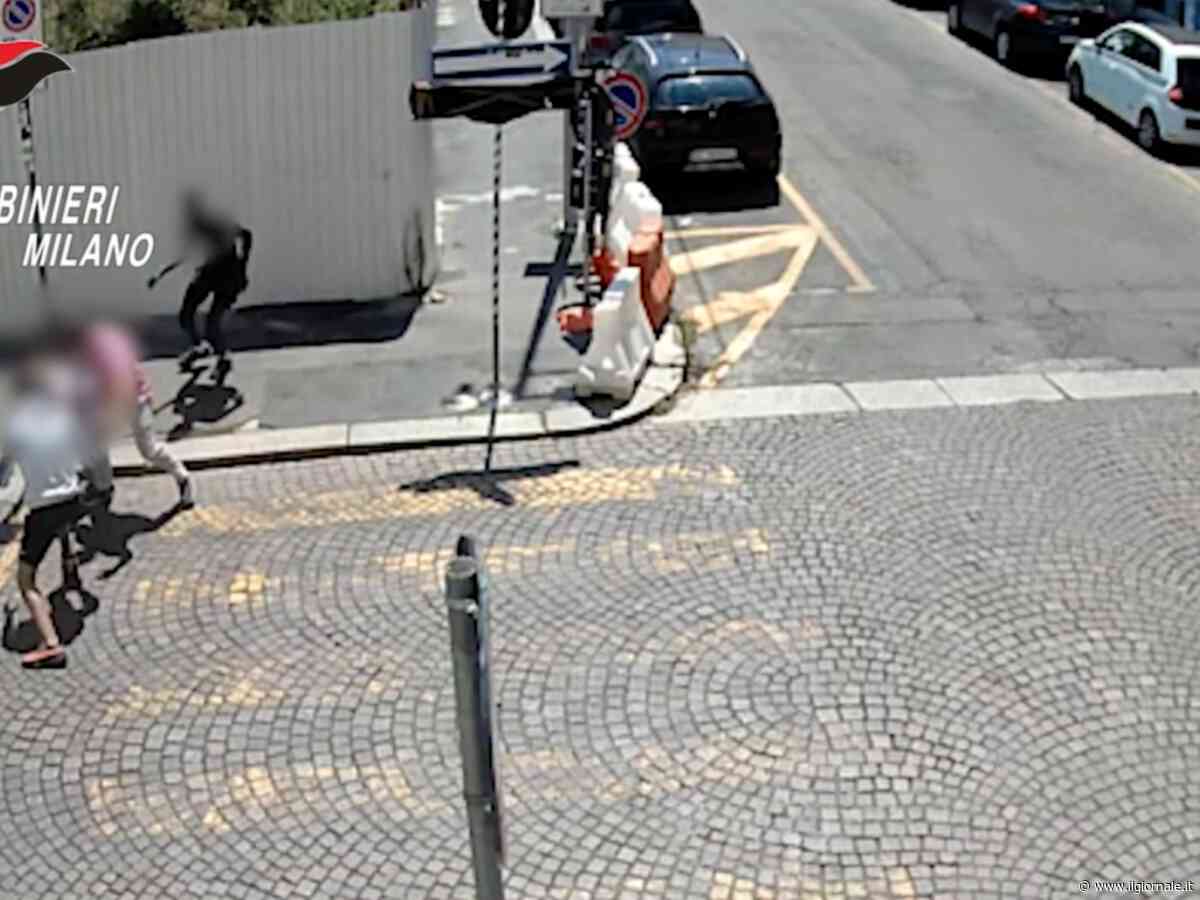 Rapinano due turisti davanti alla caserma dei Carabinieri: 18enne nordafricano arrestato, il complice fugge con l’orologio