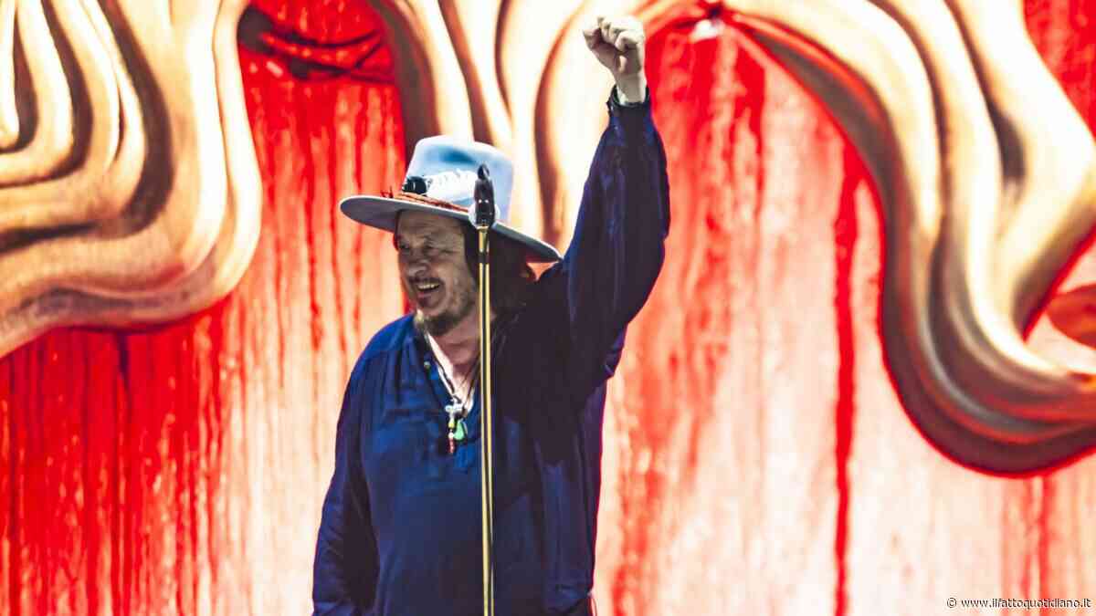 Zucchero: “L’Eurovision fa cag**e, ma ci deve andare uno coi cog***ni. Nobel per la pace al popolo di Lampedusa? Sì, basta che non lo diano a Trump. Non oserei mai contraddire De Gregori in pubblico”